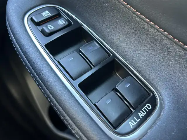 トヨタ クラウン アスリート S 滋賀県 2013(平25)年 13.3万km ホワイトパールクリスタルシャイン ８インチ純正ナビ/（AM/FM/CD/DVD/フルセグ/HDD/Bluetooth/USB）/レーダー付きルームミラー/ETC/バックカメラ/プリクラッシュブレーキアシスト/クルーズコントロール/コーナーセンサー/運転席・助手席シートヒーター/運転席・助手席シートベンチレーション/運転席・助手席パワーシート/電動格納ミラー/革巻きステアリング/ステアリングスイッチ/ハンズフリーフォン/オートライト/キセノンライト/フロントフォグ/フルオートエアコン/プッシュスタート/スマートキー/USB端子/純正フロアマット/純正ドアバイザー