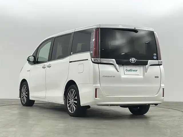 トヨタ エスクァイア ハイブリッド Gi プレミアムパッケージ 福島県 2019(平31)年 4.8万km ホワイトパールクリスタルシャイン クリアランスソナー/・衝突軽減/・オートハイビーム/純正フリップダウンモニター/純正9インチナビ/・BT/CD/DVD/AM/FM/バックカメラ/両側パワースライドドア/クルーズコントロール/LEDオートライト/・フォグライト/３列シート/・ハーフレザー/・ウォークスルー/・シートヒーター/・エアーシート/社外レオニスアルミホイール付きサマータイヤ/ETC/革ステアリング/・ステアリングリモコン/・ステアリングヒーター/純正フロアマット/純正ドアバイザー/アイドリングストップ/プッシュスタート/・スマートキー