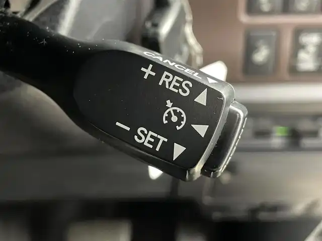 トヨタ エスクァイア ハイブリッド Gi プレミアムパッケージ 福島県 2019(平31)年 4.8万km ホワイトパールクリスタルシャイン クリアランスソナー/・衝突軽減/・オートハイビーム/純正フリップダウンモニター/純正9インチナビ/・BT/CD/DVD/AM/FM/バックカメラ/両側パワースライドドア/クルーズコントロール/LEDオートライト/・フォグライト/３列シート/・ハーフレザー/・ウォークスルー/・シートヒーター/・エアーシート/社外レオニスアルミホイール付きサマータイヤ/ETC/革ステアリング/・ステアリングリモコン/・ステアリングヒーター/純正フロアマット/純正ドアバイザー/アイドリングストップ/プッシュスタート/・スマートキー