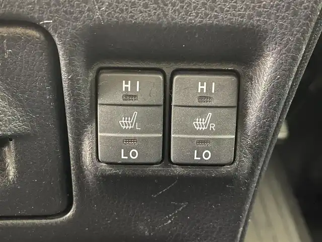 トヨタ エスクァイア ハイブリッド Gi プレミアムパッケージ 福島県 2019(平31)年 4.8万km ホワイトパールクリスタルシャイン クリアランスソナー/・衝突軽減/・オートハイビーム/純正フリップダウンモニター/純正9インチナビ/・BT/CD/DVD/AM/FM/バックカメラ/両側パワースライドドア/クルーズコントロール/LEDオートライト/・フォグライト/３列シート/・ハーフレザー/・ウォークスルー/・シートヒーター/・エアーシート/社外レオニスアルミホイール付きサマータイヤ/ETC/革ステアリング/・ステアリングリモコン/・ステアリングヒーター/純正フロアマット/純正ドアバイザー/アイドリングストップ/プッシュスタート/・スマートキー