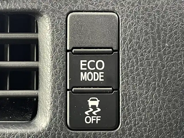 トヨタ エスクァイア ハイブリッド Gi プレミアムパッケージ 福島県 2019(平31)年 4.8万km ホワイトパールクリスタルシャイン クリアランスソナー/・衝突軽減/・オートハイビーム/純正フリップダウンモニター/純正9インチナビ/・BT/CD/DVD/AM/FM/バックカメラ/両側パワースライドドア/クルーズコントロール/LEDオートライト/・フォグライト/３列シート/・ハーフレザー/・ウォークスルー/・シートヒーター/・エアーシート/社外レオニスアルミホイール付きサマータイヤ/ETC/革ステアリング/・ステアリングリモコン/・ステアリングヒーター/純正フロアマット/純正ドアバイザー/アイドリングストップ/プッシュスタート/・スマートキー