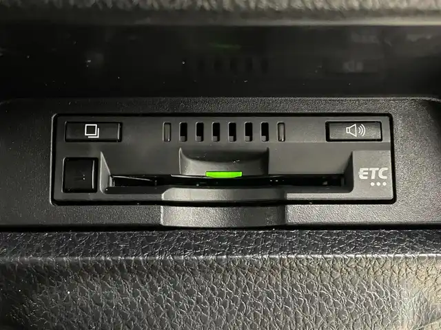 トヨタ エスクァイア ハイブリッド Gi プレミアムパッケージ 福島県 2019(平31)年 4.8万km ホワイトパールクリスタルシャイン クリアランスソナー/・衝突軽減/・オートハイビーム/純正フリップダウンモニター/純正9インチナビ/・BT/CD/DVD/AM/FM/バックカメラ/両側パワースライドドア/クルーズコントロール/LEDオートライト/・フォグライト/３列シート/・ハーフレザー/・ウォークスルー/・シートヒーター/・エアーシート/社外レオニスアルミホイール付きサマータイヤ/ETC/革ステアリング/・ステアリングリモコン/・ステアリングヒーター/純正フロアマット/純正ドアバイザー/アイドリングストップ/プッシュスタート/・スマートキー