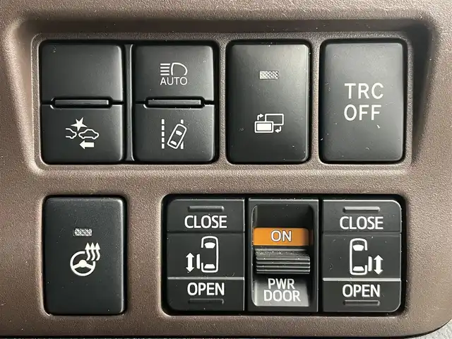 トヨタ エスクァイア ハイブリッド Gi プレミアムパッケージ 福島県 2019(平31)年 4.8万km ホワイトパールクリスタルシャイン クリアランスソナー/・衝突軽減/・オートハイビーム/純正フリップダウンモニター/純正9インチナビ/・BT/CD/DVD/AM/FM/バックカメラ/両側パワースライドドア/クルーズコントロール/LEDオートライト/・フォグライト/３列シート/・ハーフレザー/・ウォークスルー/・シートヒーター/・エアーシート/社外レオニスアルミホイール付きサマータイヤ/ETC/革ステアリング/・ステアリングリモコン/・ステアリングヒーター/純正フロアマット/純正ドアバイザー/アイドリングストップ/プッシュスタート/・スマートキー