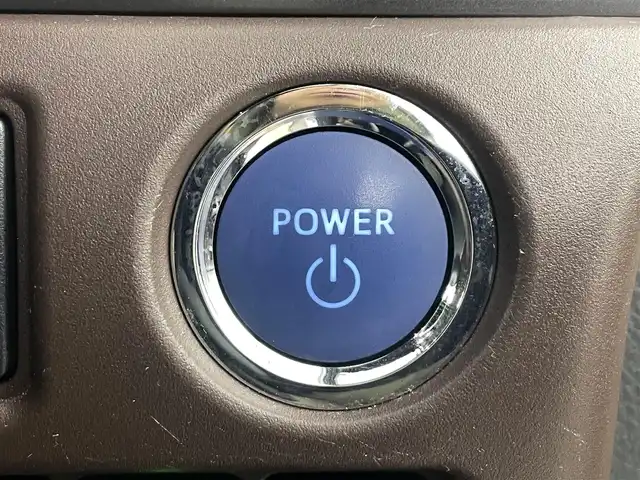 トヨタ エスクァイア ハイブリッド Gi プレミアムパッケージ 福島県 2019(平31)年 4.8万km ホワイトパールクリスタルシャイン クリアランスソナー/・衝突軽減/・オートハイビーム/純正フリップダウンモニター/純正9インチナビ/・BT/CD/DVD/AM/FM/バックカメラ/両側パワースライドドア/クルーズコントロール/LEDオートライト/・フォグライト/３列シート/・ハーフレザー/・ウォークスルー/・シートヒーター/・エアーシート/社外レオニスアルミホイール付きサマータイヤ/ETC/革ステアリング/・ステアリングリモコン/・ステアリングヒーター/純正フロアマット/純正ドアバイザー/アイドリングストップ/プッシュスタート/・スマートキー