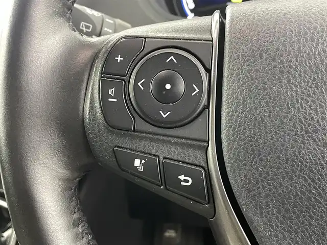 トヨタ エスクァイア ハイブリッド Gi プレミアムパッケージ 福島県 2019(平31)年 4.8万km ホワイトパールクリスタルシャイン クリアランスソナー/・衝突軽減/・オートハイビーム/純正フリップダウンモニター/純正9インチナビ/・BT/CD/DVD/AM/FM/バックカメラ/両側パワースライドドア/クルーズコントロール/LEDオートライト/・フォグライト/３列シート/・ハーフレザー/・ウォークスルー/・シートヒーター/・エアーシート/社外レオニスアルミホイール付きサマータイヤ/ETC/革ステアリング/・ステアリングリモコン/・ステアリングヒーター/純正フロアマット/純正ドアバイザー/アイドリングストップ/プッシュスタート/・スマートキー