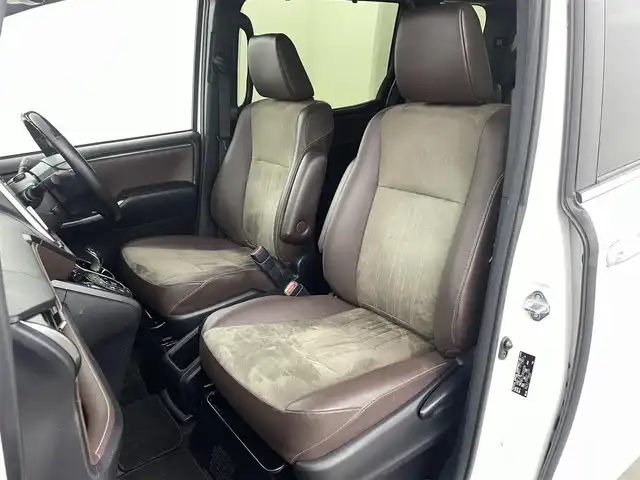 トヨタ エスクァイア ハイブリッド Gi プレミアムパッケージ 福島県 2019(平31)年 4.8万km ホワイトパールクリスタルシャイン クリアランスソナー/・衝突軽減/・オートハイビーム/純正フリップダウンモニター/純正9インチナビ/・BT/CD/DVD/AM/FM/バックカメラ/両側パワースライドドア/クルーズコントロール/LEDオートライト/・フォグライト/３列シート/・ハーフレザー/・ウォークスルー/・シートヒーター/・エアーシート/社外レオニスアルミホイール付きサマータイヤ/ETC/革ステアリング/・ステアリングリモコン/・ステアリングヒーター/純正フロアマット/純正ドアバイザー/アイドリングストップ/プッシュスタート/・スマートキー