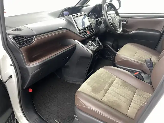 トヨタ エスクァイア ハイブリッド Gi プレミアムパッケージ 福島県 2019(平31)年 4.8万km ホワイトパールクリスタルシャイン クリアランスソナー/・衝突軽減/・オートハイビーム/純正フリップダウンモニター/純正9インチナビ/・BT/CD/DVD/AM/FM/バックカメラ/両側パワースライドドア/クルーズコントロール/LEDオートライト/・フォグライト/３列シート/・ハーフレザー/・ウォークスルー/・シートヒーター/・エアーシート/社外レオニスアルミホイール付きサマータイヤ/ETC/革ステアリング/・ステアリングリモコン/・ステアリングヒーター/純正フロアマット/純正ドアバイザー/アイドリングストップ/プッシュスタート/・スマートキー