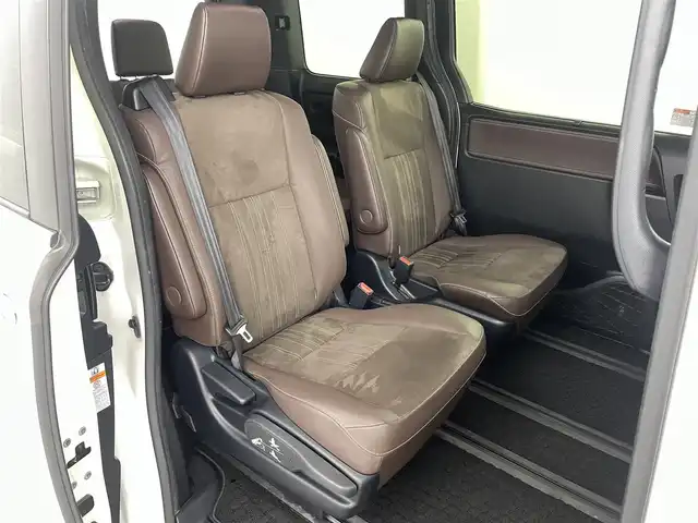 トヨタ エスクァイア ハイブリッド Gi プレミアムパッケージ 福島県 2019(平31)年 4.8万km ホワイトパールクリスタルシャイン クリアランスソナー/・衝突軽減/・オートハイビーム/純正フリップダウンモニター/純正9インチナビ/・BT/CD/DVD/AM/FM/バックカメラ/両側パワースライドドア/クルーズコントロール/LEDオートライト/・フォグライト/３列シート/・ハーフレザー/・ウォークスルー/・シートヒーター/・エアーシート/社外レオニスアルミホイール付きサマータイヤ/ETC/革ステアリング/・ステアリングリモコン/・ステアリングヒーター/純正フロアマット/純正ドアバイザー/アイドリングストップ/プッシュスタート/・スマートキー