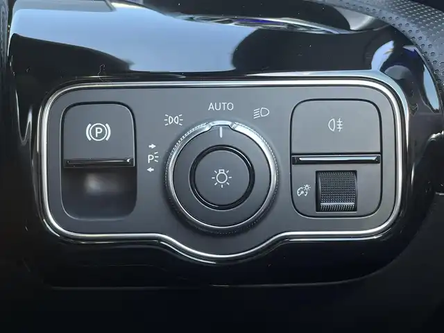 メルセデス・ベンツ ＣＬＡ２００ｄ AMGライン 三重県 2019(令1)年 3.9万km コスモスブラック レザーEXC　/HUD　/パノラマサンルーフ　/アンビエントライト　/純正ナビ　/全方位カメラ　/レーダーセーフティ　/ACC　/アドバンストサウンド　/パワーシート　/黒革シート　/シートヒーター　/純正18インチアルミ　/前後ドライブレコーダー