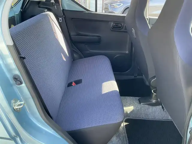 スズキ アルト L 滋賀県 2021(令3)年 0.6万km フィズブルーパールメタリック 距離5/800km台/純正CDオーディオ/スズキセーフティーサポート/パーキングコーナーセンサー/エネチャージ/シートヒーター/純正マット/バイザー/取説/保証書