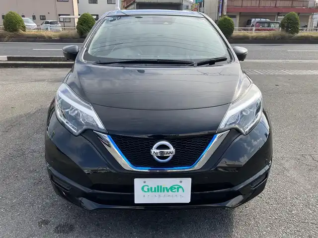 日産 ノート e－パワー X 三重県 2018(平30)年 4.6万km スーパーブラック ♪車検R9年2月21日/♪登録時走行距離45150km/♪エマージェンシーブレーキ/・踏み間違い衝突防止アシスト/・LDW(車線逸脱警報)/・Li(車線逸脱防止支援システム)/♪アラウンドビューモニター/♪インテリジェントクルーズコントロール/♪純正ナビ/・フルセグ・DVD再生/・CD録音・Bluetooth/♪バックカメラ/♪デジタルインナーミラー/♪LEDヘッドライト/♪ウィンカーミラー/♪オートライト/♪ライトレベリング/♪コーナーセンサー/♪オートリトラ/♪電動格納ミラー/♪ドライブレコーダー/♪ETC/♪ルーフアンテナ/♪フロアマット/♪プライバシーガラス