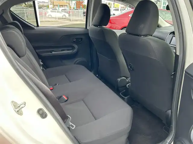 トヨタ アクア S スタイルブラック 愛媛県 2019(平31)年 2.5万km ホワイトパールクリスタルシャイン ディーラーOP純正ナビ/BT/AM・FM/CD/DVD/ワンセグTV/バックカメラ/ETC/前方ドライブレコーダー/ステアリングスイッチ/オートライト/オートマチックハイビーム/前後コーナーセンサー/横滑り防止装置/衝突軽減システム/純正フロアマット/純正ホイールキャップ/スペアキー