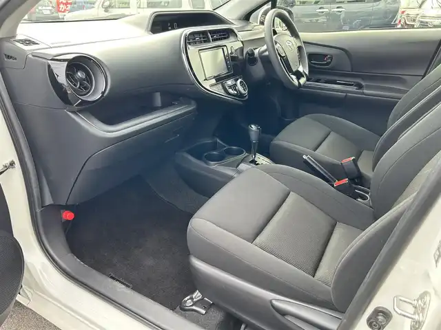 トヨタ アクア S スタイルブラック 愛媛県 2019(平31)年 2.5万km ホワイトパールクリスタルシャイン ディーラーOP純正ナビ/BT/AM・FM/CD/DVD/ワンセグTV/バックカメラ/ETC/前方ドライブレコーダー/ステアリングスイッチ/オートライト/オートマチックハイビーム/前後コーナーセンサー/横滑り防止装置/衝突軽減システム/純正フロアマット/純正ホイールキャップ/スペアキー