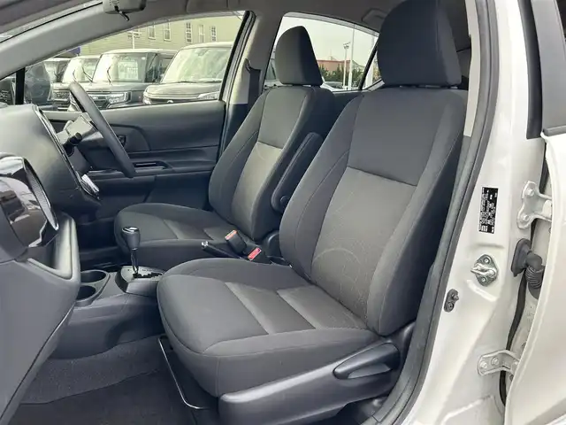 トヨタ アクア S スタイルブラック 愛媛県 2019(平31)年 2.5万km ホワイトパールクリスタルシャイン ディーラーOP純正ナビ/BT/AM・FM/CD/DVD/ワンセグTV/バックカメラ/ETC/前方ドライブレコーダー/ステアリングスイッチ/オートライト/オートマチックハイビーム/前後コーナーセンサー/横滑り防止装置/衝突軽減システム/純正フロアマット/純正ホイールキャップ/スペアキー