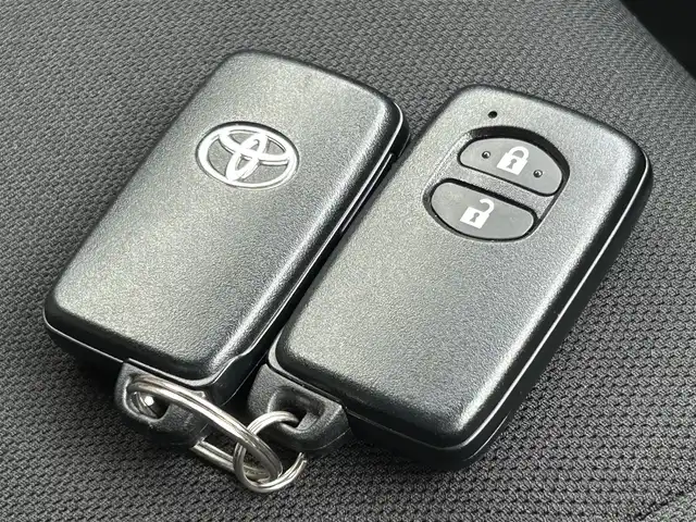 トヨタ アクア S スタイルブラック 愛媛県 2019(平31)年 2.5万km ホワイトパールクリスタルシャイン ディーラーOP純正ナビ/BT/AM・FM/CD/DVD/ワンセグTV/バックカメラ/ETC/前方ドライブレコーダー/ステアリングスイッチ/オートライト/オートマチックハイビーム/前後コーナーセンサー/横滑り防止装置/衝突軽減システム/純正フロアマット/純正ホイールキャップ/スペアキー