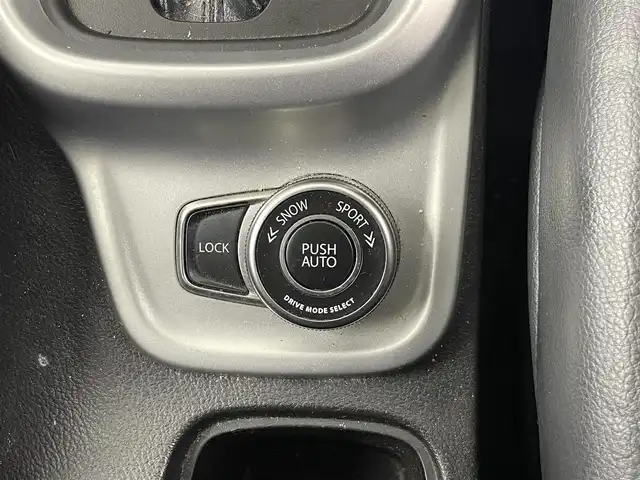 スズキ エスクード 1．6XC 道央・札幌 2017(平29)年 6.5万km クールホワイトパール 4WD/社外8インチメモリナビ(型式：AVIC-RL900ZS)/CD/DVD/Bluetooth/フルセグ/クルーズコントロール/バックカメラ/ハーフレザーシート/前席シートヒーター/純正17インチAW/プッシュスタート/スマートキー