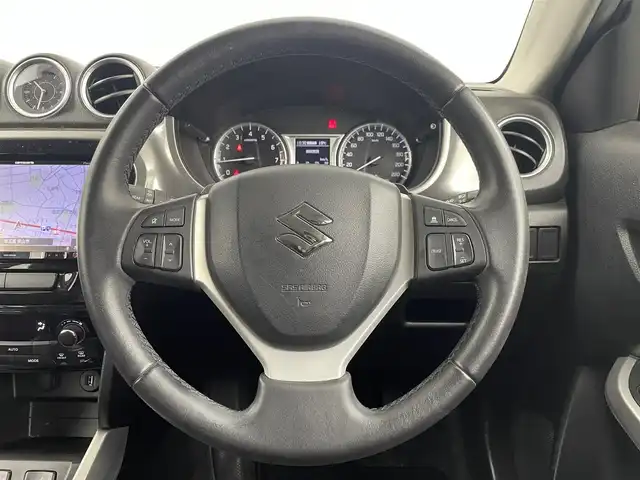 スズキ エスクード 1．6XC 道央・札幌 2017(平29)年 6.5万km クールホワイトパール 4WD/社外8インチメモリナビ(型式：AVIC-RL900ZS)/CD/DVD/Bluetooth/フルセグ/クルーズコントロール/バックカメラ/ハーフレザーシート/前席シートヒーター/純正17インチAW/プッシュスタート/スマートキー