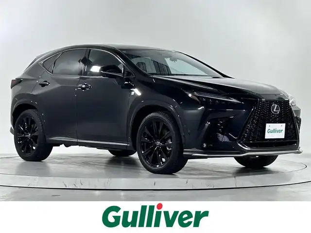レクサス ＮＸ 350h Fスポーツ 佐賀県 2023(令5)年 0.8万km グラファイトブラックガラスフレーク 純正14インチディスプレイオーディオ/（フルセグTV.Bluetooth.Ｍｉｒｒｏｒcast）/サンルーフ/デジタルインナールームミラー/衝突被害軽減システム/全方位バックカメラ/アドバンストパーク【高度駐車支援システム】/レーダークルーズコントロール/ブラインドスポットモニター/レーンアシスト/クリアランスソナー/パーキングサポートブレーキ/オートライト/オートマチックハイビーム/オートワイパー/前後ドライブレコーダー/ビルトインETC2.0/パワーバックドア/運転席・助手席シートヒーター/運転席・助手席エアシート/運転席・助手席パワーシート/メモリーシート/レザーシート/ステアリングヒーター/純正20インチアルミホイール/3眼LEDヘッドライト/フォグライト