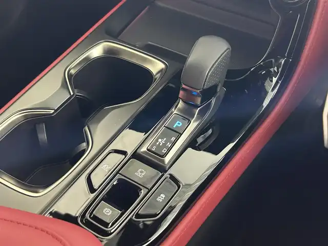 レクサス ＮＸ 350h Fスポーツ 佐賀県 2023(令5)年 0.8万km グラファイトブラックガラスフレーク 純正14インチディスプレイオーディオ/（フルセグTV.Bluetooth.Ｍｉｒｒｏｒcast）/サンルーフ/デジタルインナールームミラー/衝突被害軽減システム/全方位バックカメラ/アドバンストパーク【高度駐車支援システム】/レーダークルーズコントロール/ブラインドスポットモニター/レーンアシスト/クリアランスソナー/パーキングサポートブレーキ/オートライト/オートマチックハイビーム/オートワイパー/前後ドライブレコーダー/ビルトインETC2.0/パワーバックドア/運転席・助手席シートヒーター/運転席・助手席エアシート/運転席・助手席パワーシート/メモリーシート/レザーシート/ステアリングヒーター/純正20インチアルミホイール/3眼LEDヘッドライト/フォグライト
