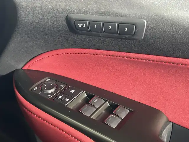 レクサス ＮＸ 350h Fスポーツ 佐賀県 2023(令5)年 0.8万km グラファイトブラックガラスフレーク 純正14インチディスプレイオーディオ/（フルセグTV.Bluetooth.Ｍｉｒｒｏｒcast）/サンルーフ/デジタルインナールームミラー/衝突被害軽減システム/全方位バックカメラ/アドバンストパーク【高度駐車支援システム】/レーダークルーズコントロール/ブラインドスポットモニター/レーンアシスト/クリアランスソナー/パーキングサポートブレーキ/オートライト/オートマチックハイビーム/オートワイパー/前後ドライブレコーダー/ビルトインETC2.0/パワーバックドア/運転席・助手席シートヒーター/運転席・助手席エアシート/運転席・助手席パワーシート/メモリーシート/レザーシート/ステアリングヒーター/純正20インチアルミホイール/3眼LEDヘッドライト/フォグライト