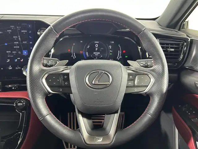 レクサス ＮＸ 350h Fスポーツ 佐賀県 2023(令5)年 0.8万km グラファイトブラックガラスフレーク 純正14インチディスプレイオーディオ/（フルセグTV.Bluetooth.Ｍｉｒｒｏｒcast）/サンルーフ/デジタルインナールームミラー/衝突被害軽減システム/全方位バックカメラ/アドバンストパーク【高度駐車支援システム】/レーダークルーズコントロール/ブラインドスポットモニター/レーンアシスト/クリアランスソナー/パーキングサポートブレーキ/オートライト/オートマチックハイビーム/オートワイパー/前後ドライブレコーダー/ビルトインETC2.0/パワーバックドア/運転席・助手席シートヒーター/運転席・助手席エアシート/運転席・助手席パワーシート/メモリーシート/レザーシート/ステアリングヒーター/純正20インチアルミホイール/3眼LEDヘッドライト/フォグライト