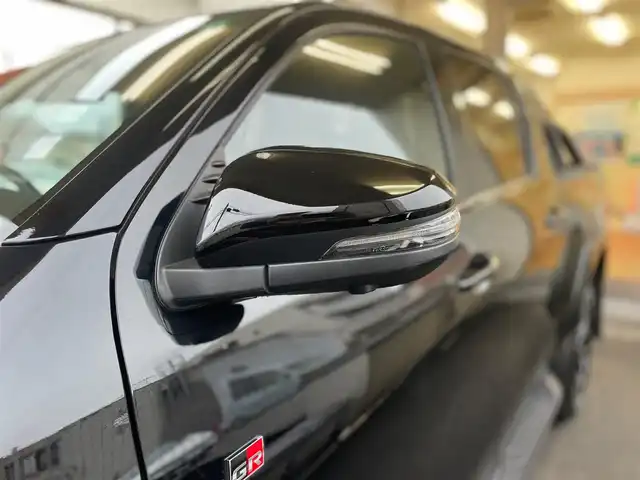 トヨタ ハイラックス Z GRスポーツ 愛知県 2023(令5)年 1.9万km アティチュードブラックマイカ /当店買取/1オーナー/禁煙//純正ディスプレイオーディオナビ//360度カメラ//Bluetooth/FM/AM/USB/ETC//レーダークルーズコントロール//PCS/LDA/RSA/Pソナー//GR専用革巻きステアリング//GR専用ハーフレザーシート/運転席Pシート//GRマッドラップ//LEDヘッド/Aライト/LEDフォグ/AHB//パドルシフト//純正Fマット/社外マフラー/ドラレコ（前）//保証書/取説/ナビ取説/スマートキー/スペアキー