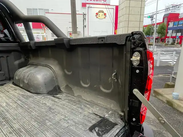 トヨタ ハイラックス Z GRスポーツ 愛知県 2023(令5)年 1.9万km アティチュードブラックマイカ /当店買取/1オーナー/禁煙//純正ディスプレイオーディオナビ//360度カメラ//Bluetooth/FM/AM/USB/ETC//レーダークルーズコントロール//PCS/LDA/RSA/Pソナー//GR専用革巻きステアリング//GR専用ハーフレザーシート/運転席Pシート//GRマッドラップ//LEDヘッド/Aライト/LEDフォグ/AHB//パドルシフト//純正Fマット/社外マフラー/ドラレコ（前）//保証書/取説/ナビ取説/スマートキー/スペアキー