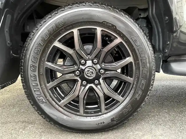 トヨタ ハイラックス Z GRスポーツ 愛知県 2023(令5)年 1.9万km アティチュードブラックマイカ /当店買取/1オーナー/禁煙//純正ディスプレイオーディオナビ//360度カメラ//Bluetooth/FM/AM/USB/ETC//レーダークルーズコントロール//PCS/LDA/RSA/Pソナー//GR専用革巻きステアリング//GR専用ハーフレザーシート/運転席Pシート//GRマッドラップ//LEDヘッド/Aライト/LEDフォグ/AHB//パドルシフト//純正Fマット/社外マフラー/ドラレコ（前）//保証書/取説/ナビ取説/スマートキー/スペアキー