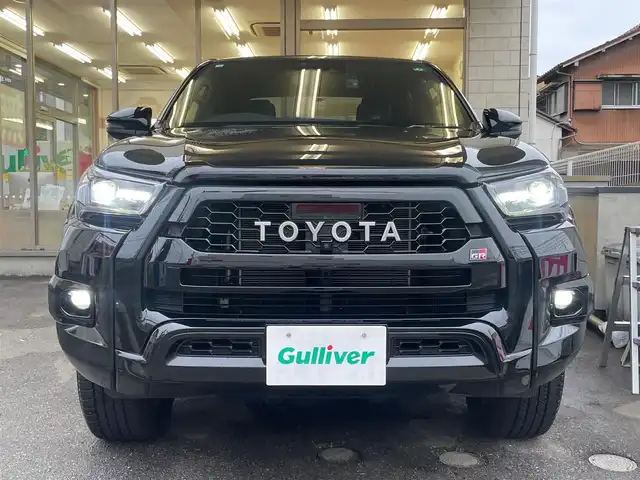 トヨタ ハイラックス Z GRスポーツ 愛知県 2023(令5)年 1.9万km アティチュードブラックマイカ /当店買取/1オーナー/禁煙//純正ディスプレイオーディオナビ//360度カメラ//Bluetooth/FM/AM/USB/ETC//レーダークルーズコントロール//PCS/LDA/RSA/Pソナー//GR専用革巻きステアリング//GR専用ハーフレザーシート/運転席Pシート//GRマッドラップ//LEDヘッド/Aライト/LEDフォグ/AHB//パドルシフト//純正Fマット/社外マフラー/ドラレコ（前）//保証書/取説/ナビ取説/スマートキー/スペアキー