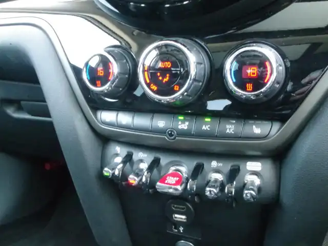 ＭＩＮＩ ＢＭＷ ミニ クロスオーバー クーパー SD オール4 岩手県 2022(令4)年 4.3万km ホワイト・シルバー インテリセーフ /LDW/純正HDDナビ/社外地デジチューナー/バックカメラ/PDC/コンフォートアクセス/サンルーフ/ミラーETC/クルコン /黒革シート/パワーシート/シートヒーター /LEDライト/LEDフォグ/前後ドラレコ