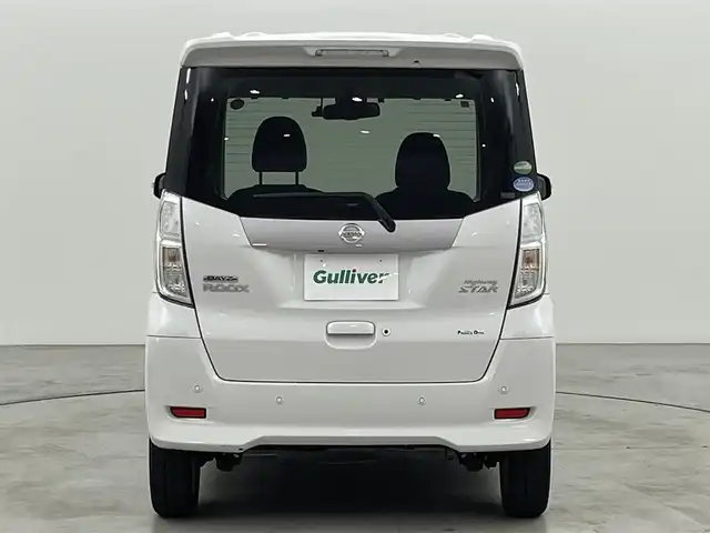 日産 デイズ ルークス ハイウェイスターX 福岡県 2018(平30)年 3.9万km ホワイトパール 純正ナビ（ＢＴ，フルセグＴＶ）　/全方位カメラ　/ＥＴＣ　/前方ドライブレコーダー　/コーナーセンサー　/衝突軽減ブレーキ　/レーンキープ　/アイドリングストップ　/片側電動スライドドア　/純正１４インチＡＷ　/ＬＥＤ