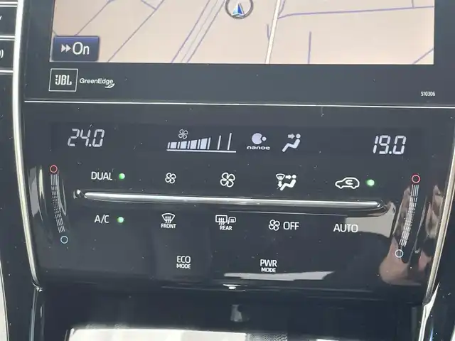 トヨタ ハリアー プログレス 佐賀県 2019(令1)年 4.9万km ホワイトパールクリスタルシャイン 純正9型ナビゲーション/・フルセグTV/CD/DVD/Bluetooth/パノラミックビューモニター/エアロ/JBLプレミアムサウンド/トヨタセーフティーセンス/衝突被害軽減ブレーキ/レーダークルーズコントロール/オートマチックハイビーム/横滑り防止装置/電動リアゲート/パワーシート/ETC/ドライブレコーダー/純正フロアマット/純正LEDヘッドライト/純正18インチアルミホイール