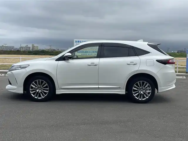 トヨタ ハリアー プログレス 佐賀県 2019(令1)年 4.9万km ホワイトパールクリスタルシャイン 純正9型ナビゲーション/・フルセグTV/CD/DVD/Bluetooth/パノラミックビューモニター/エアロ/JBLプレミアムサウンド/トヨタセーフティーセンス/衝突被害軽減ブレーキ/レーダークルーズコントロール/オートマチックハイビーム/横滑り防止装置/電動リアゲート/パワーシート/ETC/ドライブレコーダー/純正フロアマット/純正LEDヘッドライト/純正18インチアルミホイール