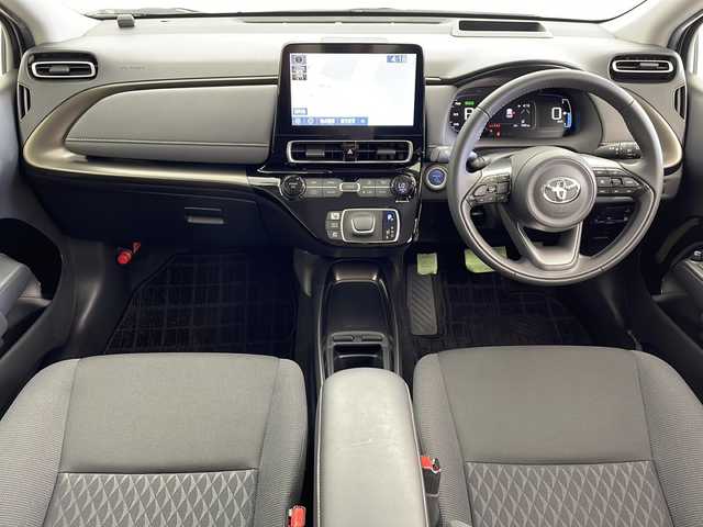 トヨタ アクア Z 鹿児島県 2021(令3)年 0.8万km プラチナホワイトパールマイカ Apple car play/純正メモリナビ/(フルセグTV/Bluetooth/USB)/パノラミックビューモニター/ハーフレザーシート/D席パワーシート/前席シートヒーター/ブラインドスポットモニター/ヘッドアップディスプレイ/セーフティセンス/・プリクラッシュセーフティ/・レーントレーシングアシスト/・レーダークルーズコントロール/・オートマチックハイビーム/・ロードサインアシスト/LEDヘッドライト/スマートキー/ビルトインETC2.0/前後ドライブレコーダー/ステアリングヒーター/100V電源/横滑り防止機能/純正16インチアルミホイール/カーテンエアバック/保証書/取扱説明書