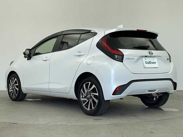 トヨタ アクア Z 鹿児島県 2021(令3)年 0.8万km プラチナホワイトパールマイカ Apple car play/純正メモリナビ/(フルセグTV/Bluetooth/USB)/パノラミックビューモニター/ハーフレザーシート/D席パワーシート/前席シートヒーター/ブラインドスポットモニター/ヘッドアップディスプレイ/セーフティセンス/・プリクラッシュセーフティ/・レーントレーシングアシスト/・レーダークルーズコントロール/・オートマチックハイビーム/・ロードサインアシスト/LEDヘッドライト/スマートキー/ビルトインETC2.0/前後ドライブレコーダー/ステアリングヒーター/100V電源/横滑り防止機能/純正16インチアルミホイール/カーテンエアバック/保証書/取扱説明書
