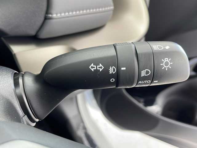 トヨタ アクア Z 鹿児島県 2021(令3)年 0.8万km プラチナホワイトパールマイカ Apple car play/純正メモリナビ/(フルセグTV/Bluetooth/USB)/パノラミックビューモニター/ハーフレザーシート/D席パワーシート/前席シートヒーター/ブラインドスポットモニター/ヘッドアップディスプレイ/セーフティセンス/・プリクラッシュセーフティ/・レーントレーシングアシスト/・レーダークルーズコントロール/・オートマチックハイビーム/・ロードサインアシスト/LEDヘッドライト/スマートキー/ビルトインETC2.0/前後ドライブレコーダー/ステアリングヒーター/100V電源/横滑り防止機能/純正16インチアルミホイール/カーテンエアバック/保証書/取扱説明書