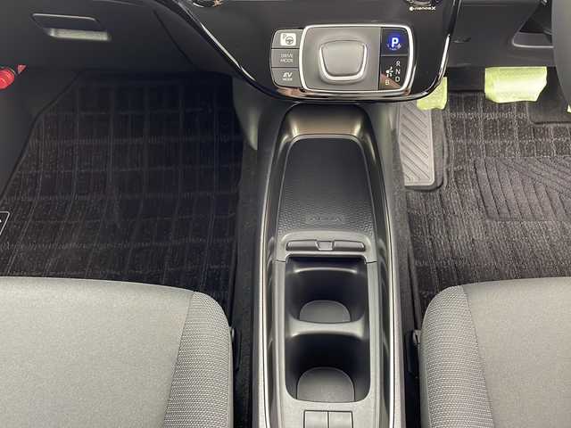 トヨタ アクア Z 鹿児島県 2021(令3)年 0.8万km プラチナホワイトパールマイカ Apple car play/純正メモリナビ/(フルセグTV/Bluetooth/USB)/パノラミックビューモニター/ハーフレザーシート/D席パワーシート/前席シートヒーター/ブラインドスポットモニター/ヘッドアップディスプレイ/セーフティセンス/・プリクラッシュセーフティ/・レーントレーシングアシスト/・レーダークルーズコントロール/・オートマチックハイビーム/・ロードサインアシスト/LEDヘッドライト/スマートキー/ビルトインETC2.0/前後ドライブレコーダー/ステアリングヒーター/100V電源/横滑り防止機能/純正16インチアルミホイール/カーテンエアバック/保証書/取扱説明書
