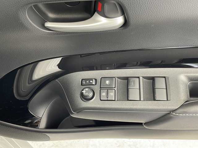 トヨタ アクア Z 鹿児島県 2021(令3)年 0.8万km プラチナホワイトパールマイカ Apple car play/純正メモリナビ/(フルセグTV/Bluetooth/USB)/パノラミックビューモニター/ハーフレザーシート/D席パワーシート/前席シートヒーター/ブラインドスポットモニター/ヘッドアップディスプレイ/セーフティセンス/・プリクラッシュセーフティ/・レーントレーシングアシスト/・レーダークルーズコントロール/・オートマチックハイビーム/・ロードサインアシスト/LEDヘッドライト/スマートキー/ビルトインETC2.0/前後ドライブレコーダー/ステアリングヒーター/100V電源/横滑り防止機能/純正16インチアルミホイール/カーテンエアバック/保証書/取扱説明書