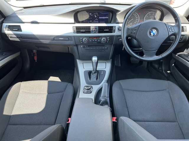 ＢＭＷ ３２０ｉ ツーリング 奈良県 2010(平22)年 15.3万km シルバー 純正ナビ　/ETC　/USB入力端子　/CDチェンジャー　/保証書　/取扱説明書　/スマートキー　/社外マット　/純正アルミホイール　/ABS　/ハロゲンヘッドライト　/エアバッグ