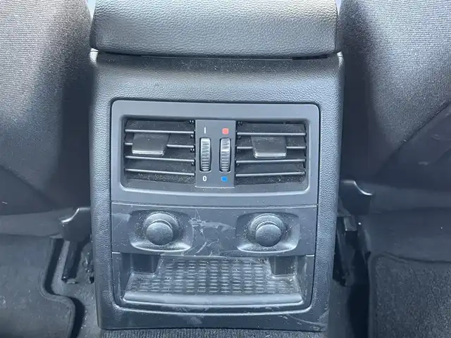 ＢＭＷ ３２０ｉ ツーリング 奈良県 2010(平22)年 15.3万km シルバー 純正ナビ　/ETC　/USB入力端子　/CDチェンジャー　/保証書　/取扱説明書　/スマートキー　/社外マット　/純正アルミホイール　/ABS　/ハロゲンヘッドライト　/エアバッグ