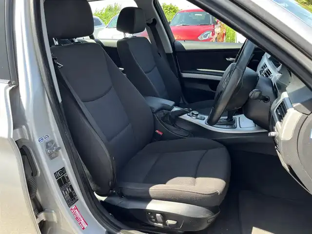 ＢＭＷ ３２０ｉ ツーリング 奈良県 2010(平22)年 15.3万km シルバー 純正ナビ　/ETC　/USB入力端子　/CDチェンジャー　/保証書　/取扱説明書　/スマートキー　/社外マット　/純正アルミホイール　/ABS　/ハロゲンヘッドライト　/エアバッグ