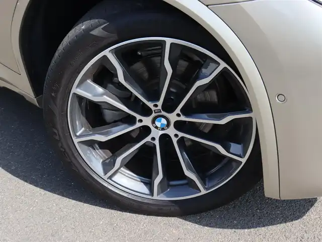 ＢＭＷ Ｘ４ xDrive 20d Mスポーツ 宮城県 2020(令2)年 2.6万km ゴールド ワンオーナー/純正ナビＴＶ/・フルセグ・ＢＴ・ＵＳＢ/パノラマサンルーフ/純正オプション２０インチＡＷ/ヘッドアップディスプレイ/パドルシフト/アダプティブクルーズコントロール/全方位カメラ/ブラインドスポットモニター/ブラウンレザーシート/全席シートヒーター/ミラー一体型ＥＴＣ/オートハイビーム/オートブレーキホールド/パワーバックドア/ダウンヒルアシスト/ワイヤレス充電/ドライブモードセレクト/ＬＥＤヘッドライト/前後フォグライト/カラーコード：Ｃ１Ｎ　サン・ストーン
