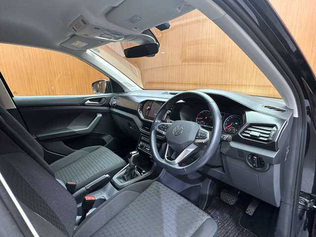 フォルクスワーゲン ＶＷ Ｔ－クロス TSI アクティブ 千葉県 2021(令3)年 4.7万km ディープブラックパールエフェクト ＡＣＣ　/ナビ　/Ｄｉｓｃｏｖｅｒメディア　/Ｂｌｕｅｔｏｏｔｈ接続　/ＣａｒＰｌａｙ　　/Ｂカメラ　/衝突軽減Ｂ　/ＬＥＤヘッドライト　/プッシュスタート　/スマートキー　/ＥＴＣ　/ブラックルーフレール　/オートライト