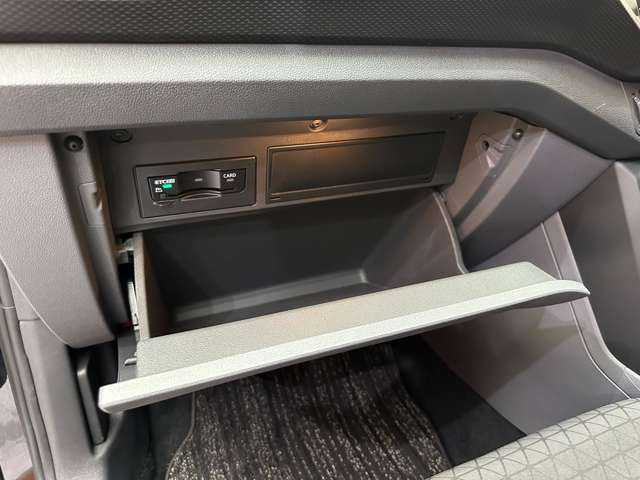 フォルクスワーゲン ＶＷ Ｔ－クロス TSI アクティブ 千葉県 2021(令3)年 4.7万km ディープブラックパールエフェクト ＡＣＣ　/ナビ　/Ｄｉｓｃｏｖｅｒメディア　/Ｂｌｕｅｔｏｏｔｈ接続　/ＣａｒＰｌａｙ　　/Ｂカメラ　/衝突軽減Ｂ　/ＬＥＤヘッドライト　/プッシュスタート　/スマートキー　/ＥＴＣ　/ブラックルーフレール　/オートライト