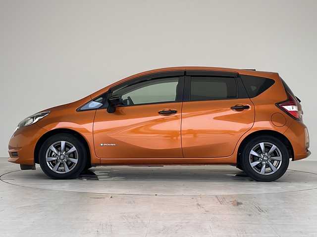 日産 ノート e－パワー X Bアロー 愛知県 2018(平30)年 4.1万km プレミアムコロナオレンジ/スーパーブラック 2トーン 衝突被害軽減ブレーキ/純正７インチSD（ナビあり）/全方位カメラ/レーダークルーズコントロール/フルセグTV/CD DVD/Bluetooth/バックカメラ/コーナーセンサー/純正アルミホイール/LEDヘッドライト/インテリジェントミラー/オートライト/ドライブレコーダー/ETC/ステアリングスイッチ/スマートキー/プッシュスタート
