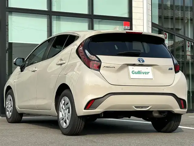 トヨタ アクア G 愛媛県 2023(令5)年 1.7万km クリアベージュメタリック 純正10.5インチディスプレイオーディオ(Bluetooth)/ビルトインETC/バックカメラ/トヨタセーフティセンス/禁煙車/レーダークルーズコントロール/フルセグTV/LEDライト/オートライト/オートマチックハイビーム/純正フロアマット/レーンキープアシスト/横滑り防止装置/盗難防止装置/サイドエアバッグ/ABS