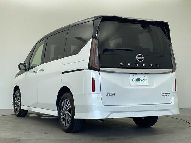 日産 セレナ e－4ORCE ハイウェイスターV 秋田県 2025(令7)年 0.1千km 白 4WD/アドバンスドドライブアシストディスプレイ（12.3インチカラーディスプレイ）/フルセグTV/BT/HDMI/両側パワースライドドア/後席モニター/プロパイロット/衝突被害軽減ブレーキ/レーダークルーズコントロール/横滑り防止装置/レーンキープアシスト/クリアランスソナー/ヘッドランプ オートレベライザー/アダプティブLEDヘッドライトシステム/インテリジェント アラウンドビューモニター/ETC2.0ユニット/寒冷地仕様/100V　AC電源/前席シートヒーター/ステアリングヒーター/フォグランプ/ステアリングヒーター/オートマチックハイビーム/純正アルミホイール