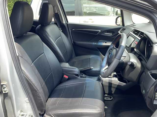 ホンダ フィット 13G Lパッケージ 鹿児島県 2014(平26)年 5.4万km アラバスターシルバーメタリック 社外7インチＳＤナビ/　　CD/DVD/フルセグＴＶ/バックカメラ/LEDヘッドライト/純正15インチアルミホイール/アイドリングストップ/スマートキー/ETC/オートライト/ＭＴモード付FAT