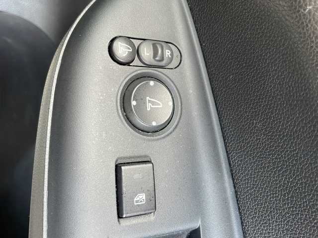 ホンダ フィット 13G Lパッケージ 鹿児島県 2014(平26)年 5.4万km アラバスターシルバーメタリック 社外7インチＳＤナビ/　　CD/DVD/フルセグＴＶ/バックカメラ/LEDヘッドライト/純正15インチアルミホイール/アイドリングストップ/スマートキー/ETC/オートライト/ＭＴモード付FAT