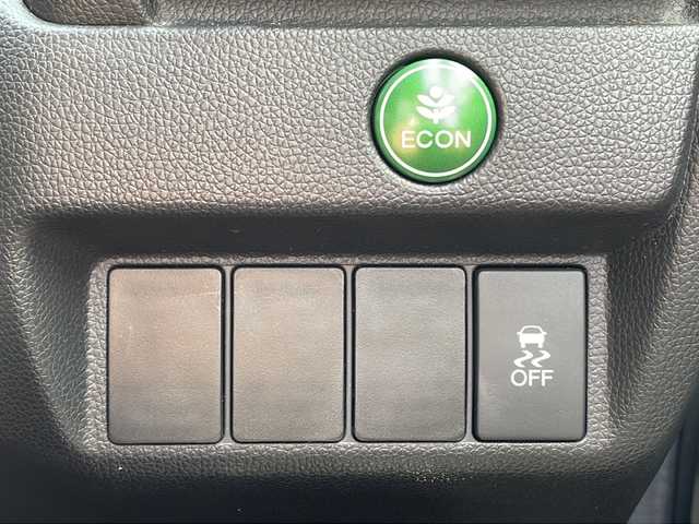 ホンダ フィット 13G Lパッケージ 鹿児島県 2014(平26)年 5.4万km アラバスターシルバーメタリック 社外7インチＳＤナビ/　　CD/DVD/フルセグＴＶ/バックカメラ/LEDヘッドライト/純正15インチアルミホイール/アイドリングストップ/スマートキー/ETC/オートライト/ＭＴモード付FAT